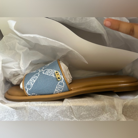 Michael Kors Saylor Slide - Picture 2 of 6